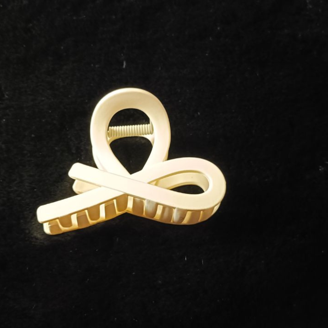 Matte loop hair claw clip