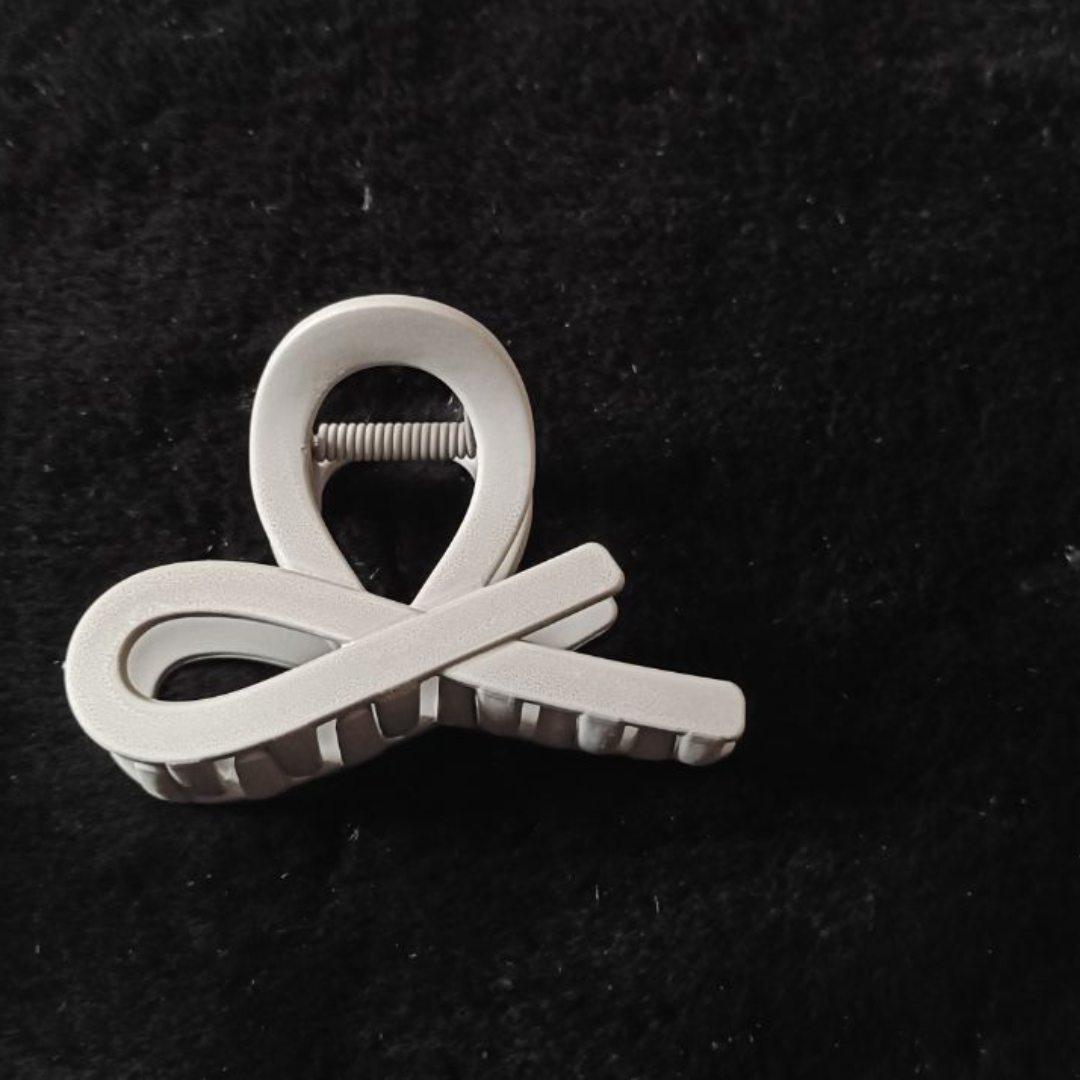 Matte loop hair claw clip