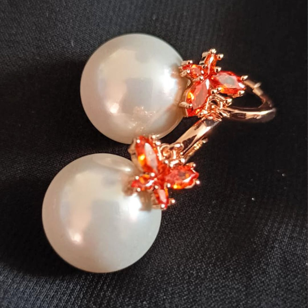 Elegant Pearls drop earrings