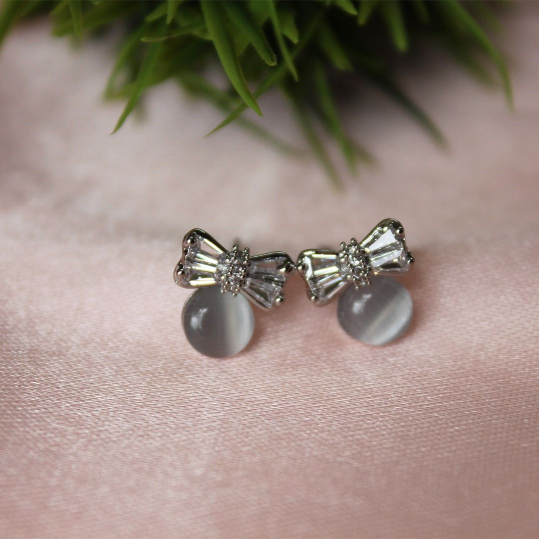 Silver pearl bow earrings